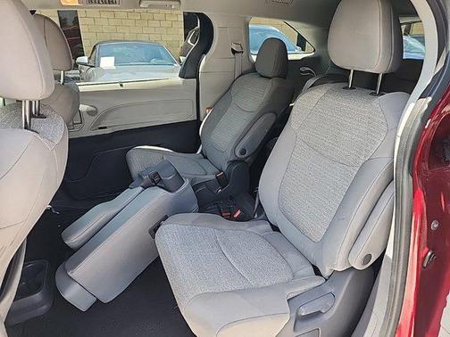 2021 Toyota Sienna LE