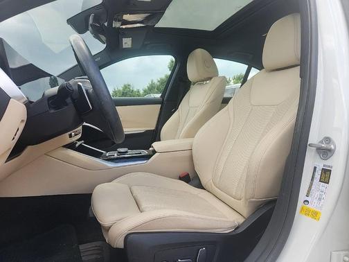 Alpine White 2024 BMW 330 330i