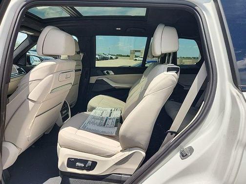 Alpine White 2025 BMW X7 M60i