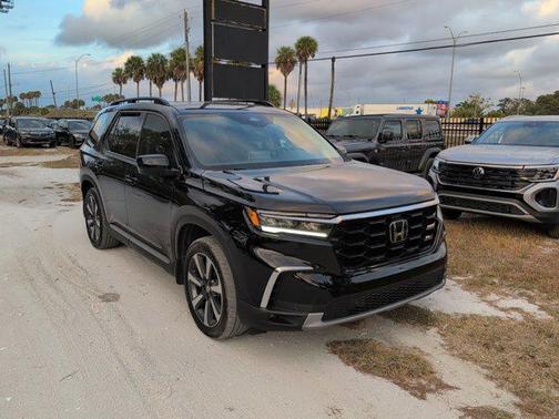 2025 Honda Pilot Touring 8-Passenger