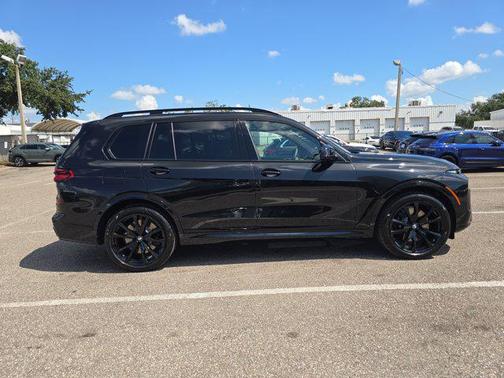 2026 BMW X7 M60i