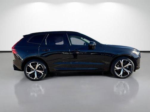 2023 Volvo XC60 B6 Ultimate Dark Theme