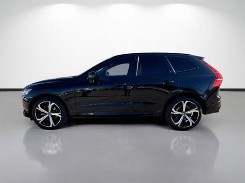 2023 Volvo XC60 B6 Ultimate Dark Theme