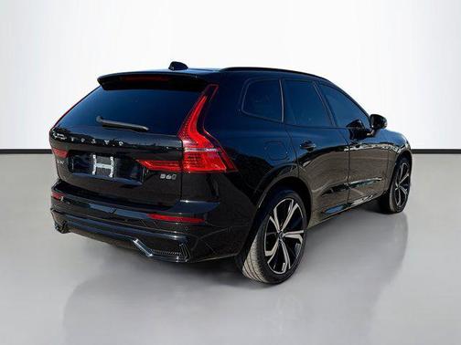 2023 Volvo XC60 B6 Ultimate Dark Theme