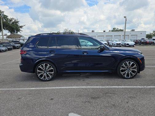 2026 BMW X7 M60i