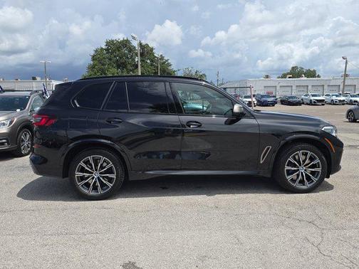 2022 BMW X5 M50i