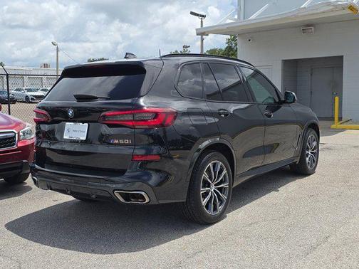 2022 BMW X5 M50i