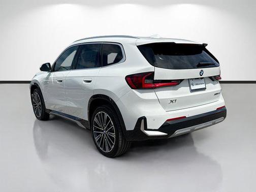 Alpine White 2026 BMW X1 xDrive28i