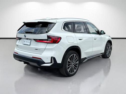Alpine White 2025 BMW X1 xDrive28i
