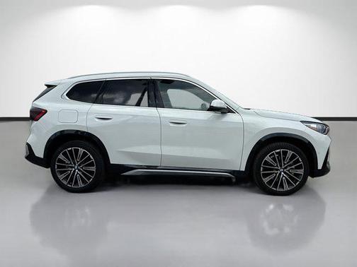 Alpine White 2025 BMW X1 xDrive28i