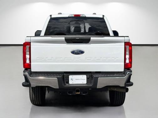 Oxford White 2024 Ford F-250 XLT