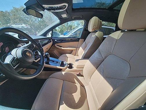 2025 Porsche Macan AWD