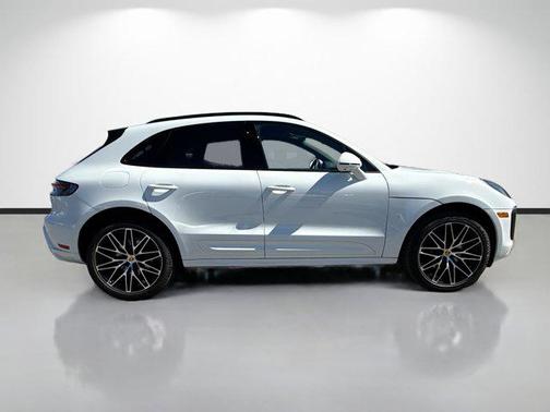 2025 Porsche Macan AWD