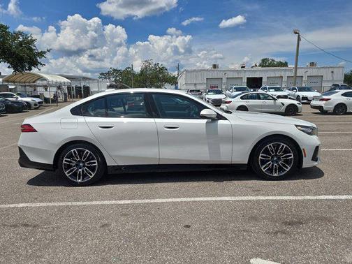 2025 BMW 530 i