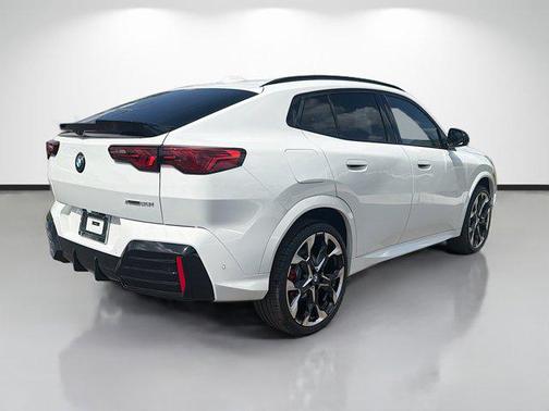 Alpine White 2026 BMW X2 xDrive28i