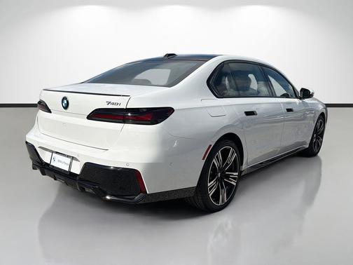 Alpine White 2026 BMW 740 740i