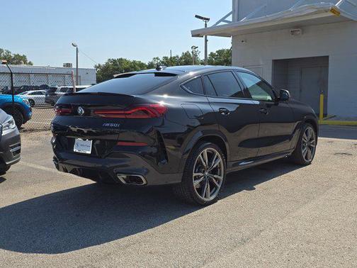 2023 BMW X6 M50i