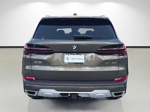 Manhattan Green Metallic 2026 BMW X5 xDrive40i