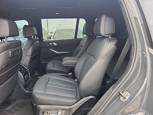 Dravit Grey Metallic 2022 BMW X7 xDrive40i
