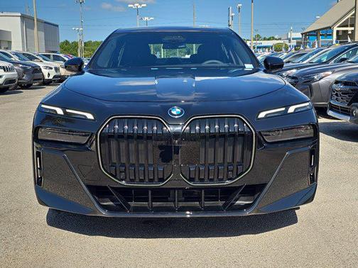2025 BMW 750e i xDrive