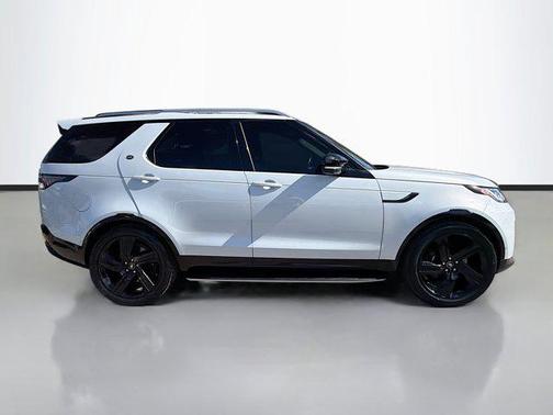 2023 Land Rover Discovery P360 Metropolitan Edition