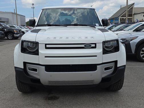 2023 Land Rover Defender 110 SE
