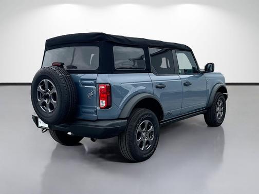 Azure Gray Metallic Tri-Coat 2023 Ford Bronco Black Diamond