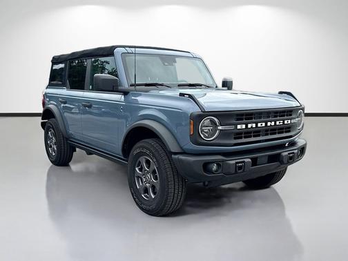 Azure Gray Metallic Tri-Coat 2023 Ford Bronco Black Diamond