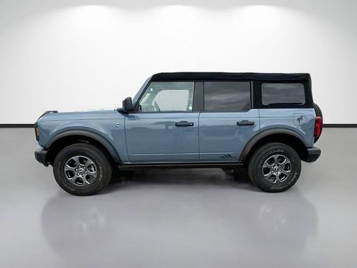 Azure Gray Metallic Tri-Coat 2023 Ford Bronco Black Diamond