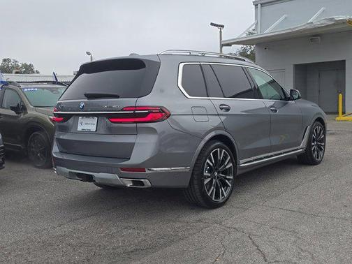 2025 BMW X7 xDrive40i
