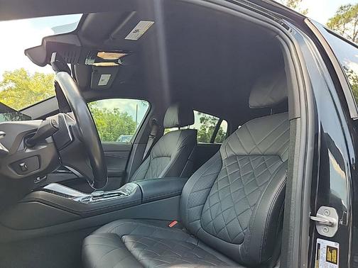Black Sapphire Metallic 2024 BMW X6 xDrive40i