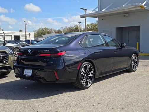 2025 BMW 740 i