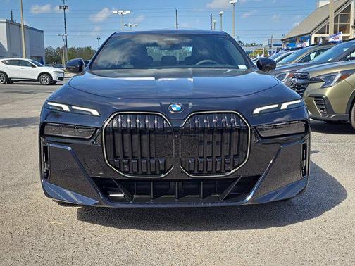 2025 BMW 740 i