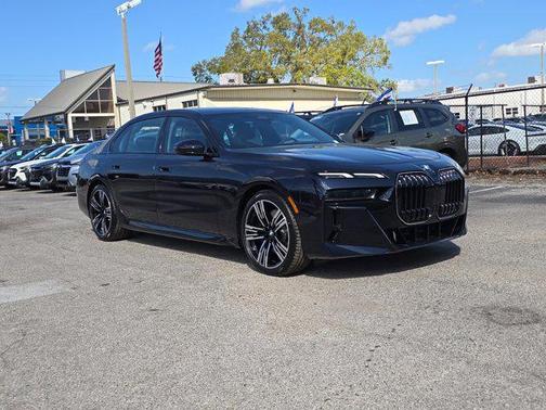 2025 BMW 740 i