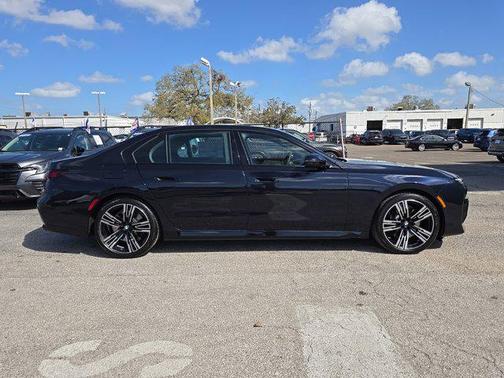 2025 BMW 740 i