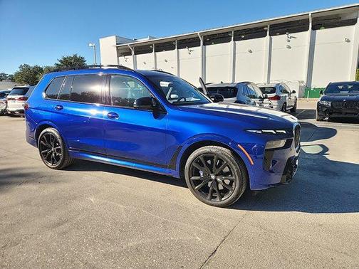 2025 BMW X7 M60i