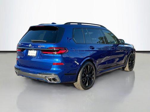 2025 BMW X7 M60i