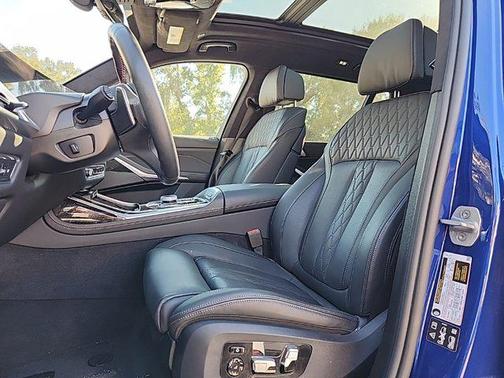 2025 BMW X7 M60i