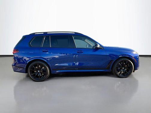 2025 BMW X7 M60i