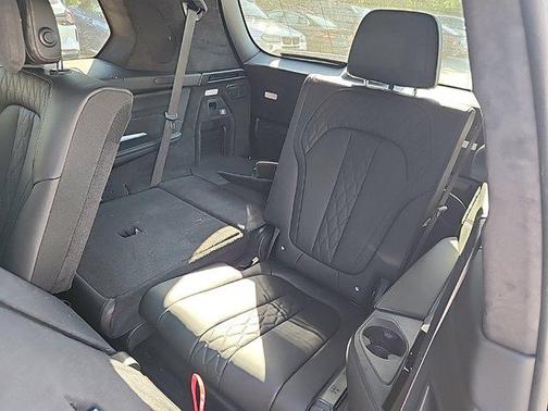 2025 BMW X7 M60i