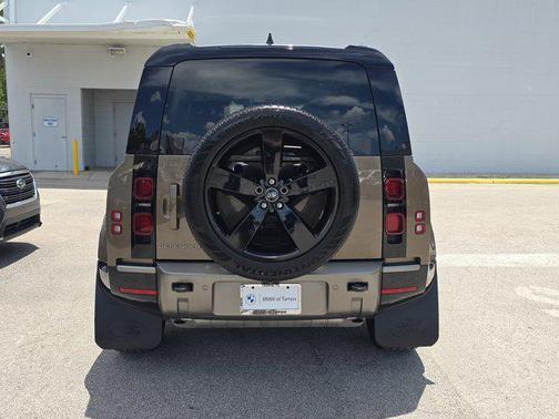 2024 Land Rover Defender X-Dynamic SE