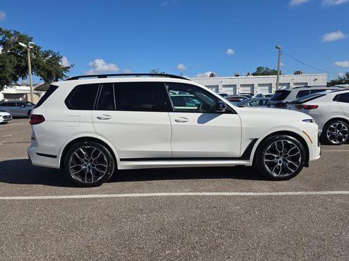 2026 BMW X7 M60i