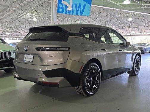 2025 BMW iX xDrive50