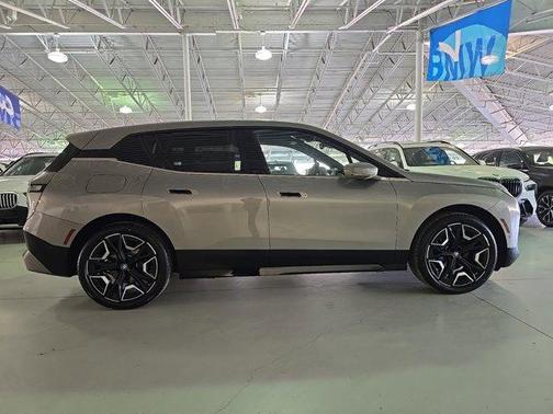 2025 BMW iX xDrive50