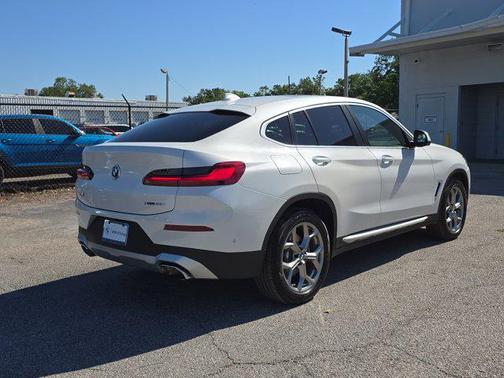 2023 BMW X4 xDrive30i