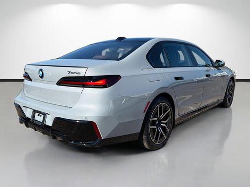 2026 BMW 750e i xDrive