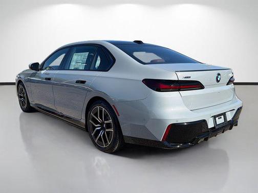 2026 BMW 750e i xDrive