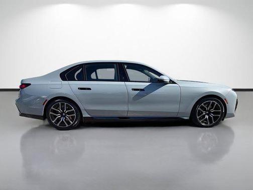 2026 BMW 750e i xDrive