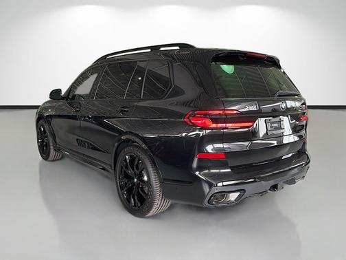 Black Sapphire Metallic 2027 BMW X7 xDrive40i