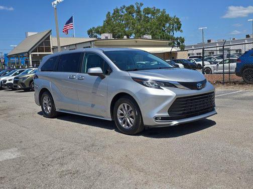 2021 Toyota Sienna XLE 7 Passenger